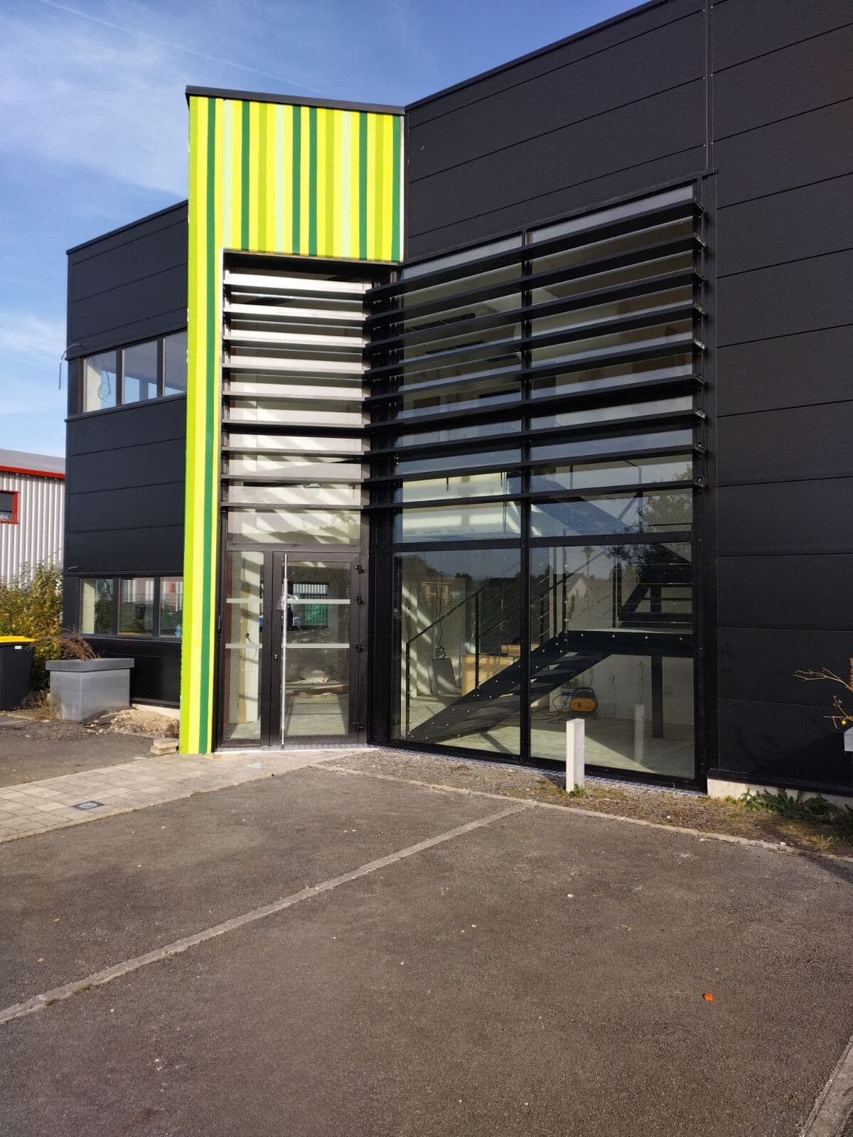 Stores et brises soleil orientables — réalisation Alu Factory